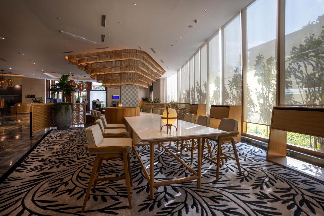 ホテル ノボテル ハイデラバード エアポート エクステリア 写真 The lounge at KLIA