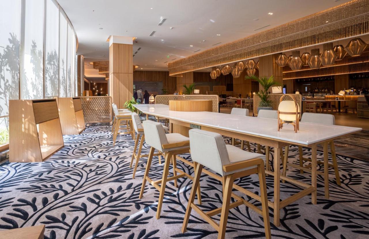 ホテル ノボテル ハイデラバード エアポート エクステリア 写真 The lounge at the airport